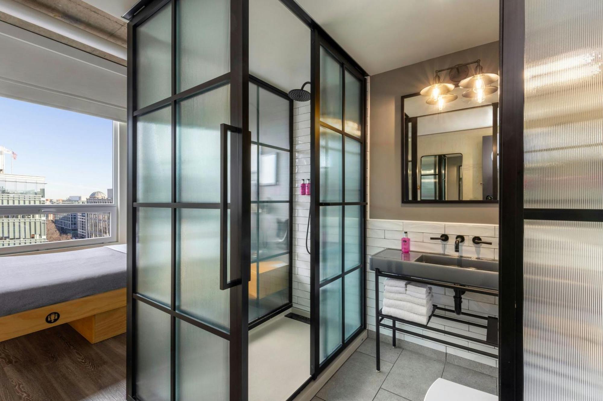 Отель Moxy Washington, Dc Downtown Экстерьер фото